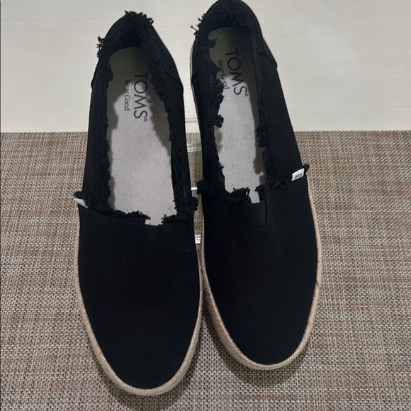 Toms Valencia Black Espadrille Platform Slip-Ons. 10. Excellent condition. Nice! - Picture 2 of 8